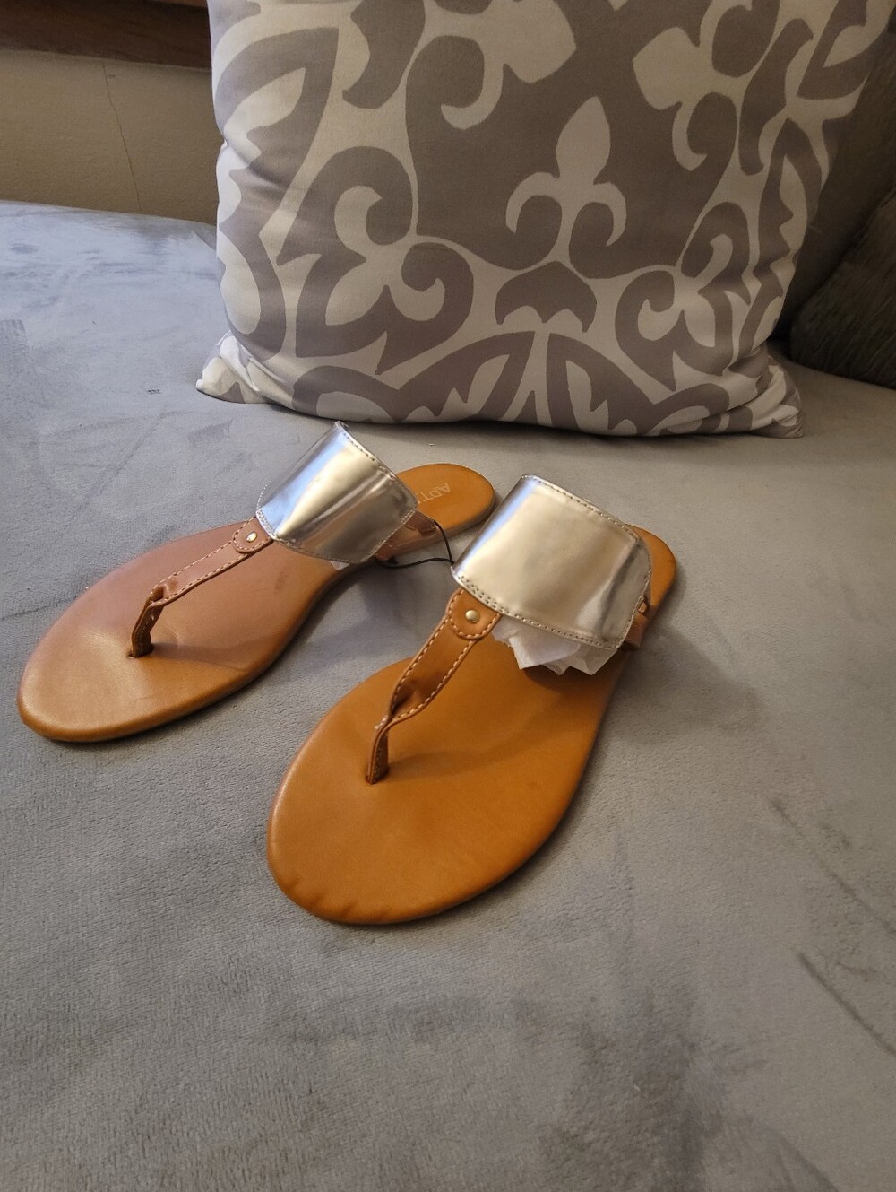 Apt 9, Gold Metallic Leather Thong Sandals with Tan Footbed